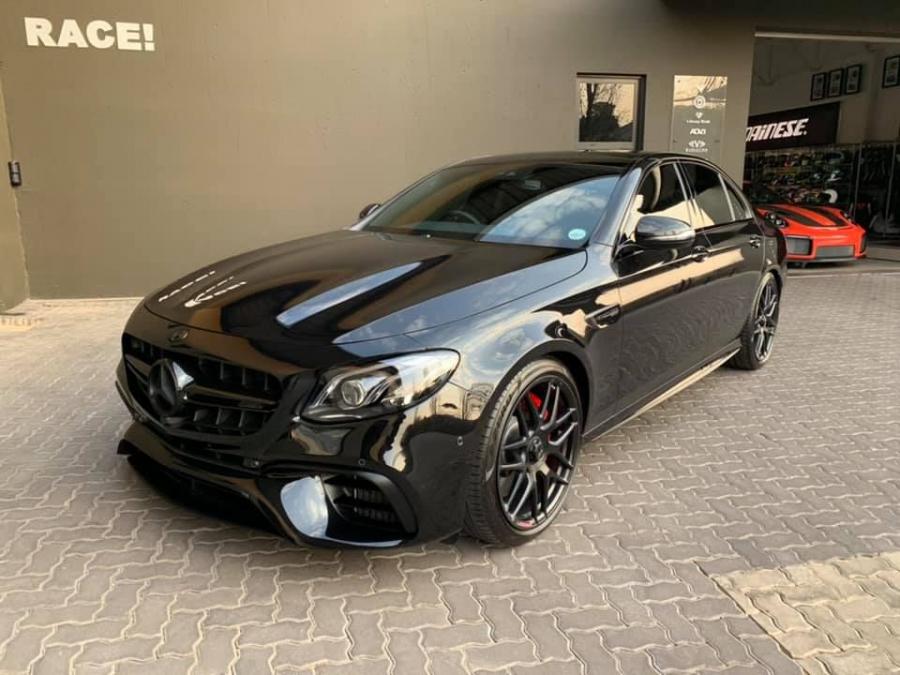  Mercedes-AMG E63 S 4Matic+ by RACE! 2019 года  (фото 1 из 17)